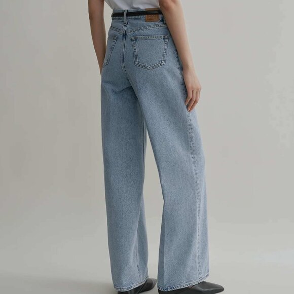 Toteme NWT! Wide Leg Denim Jeans in Cool Blue Size 29 waist/34 length - Picture 2 of 9